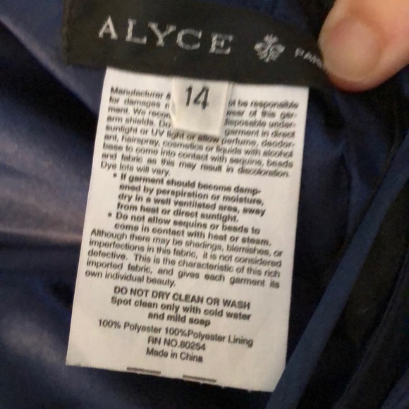 Grad/formal dress - Picture 4 of 4